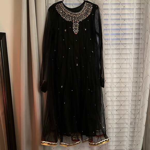 Black net pakistani outfit - Picture 4 of 9